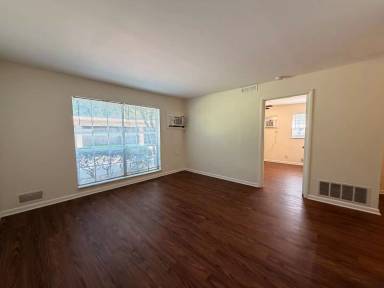 Main picture of 2737 Brownsboro Rd