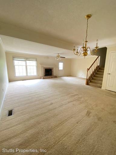 Main picture of 204 Woodcastle Dr