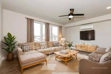 Main picture of 2659 NE Justus Ave