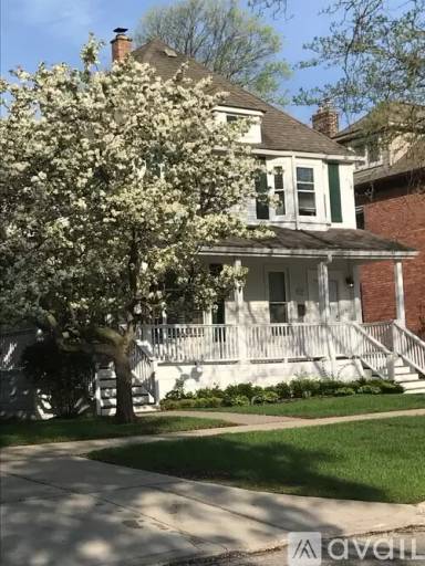 Main picture of 549 Saint Clair Ave