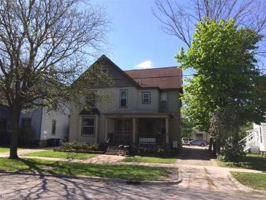 Main picture of 324 E Jefferson St