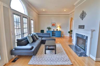 Main picture of 115 Crofton Hill Ln