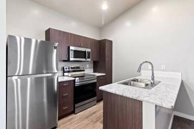 Main picture of 500 8th Ave W