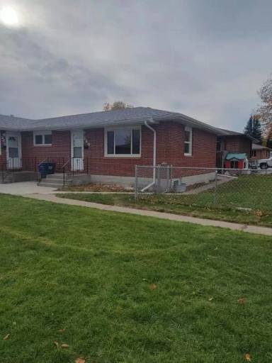 Main picture of 240 21st Ave NW