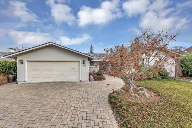 Main picture of 1674 Manitoba Dr