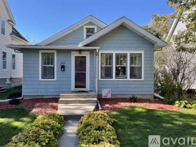 Main picture of 1037 25th Ave SE