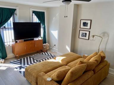 Main picture of 2215 Greenwich St