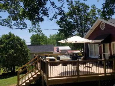 Main picture of 720 S Howard Ave