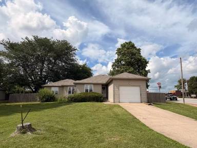 Main picture of 3109 N Kentwood Ave