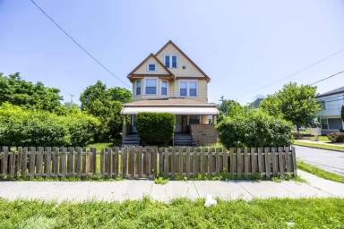 Main picture of 2257 E 80th St