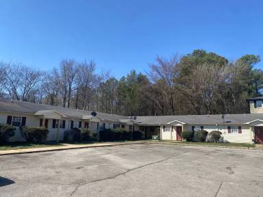 Main picture of 709 Airport Rd