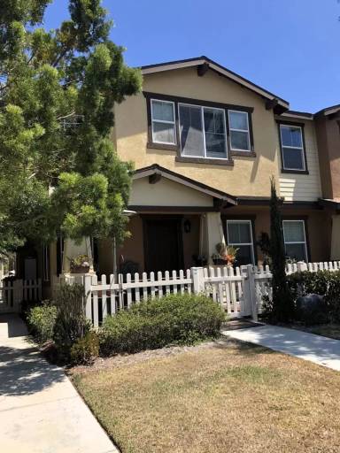 Main picture of 3331 N Ventura Rd