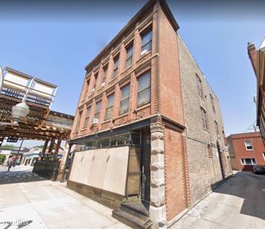 Main picture of 934 W Roscoe St