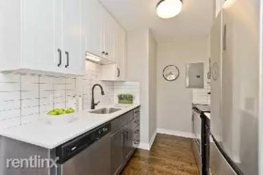 Main picture of 5536 N Sheridan Rd