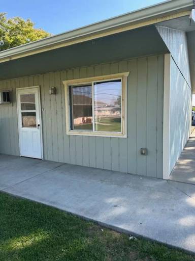 Main picture of 4413 Circle Pl NE