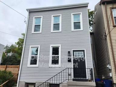 Main picture of 2100 Straubs Ln