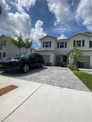 Main picture of 2659 SE 10th St