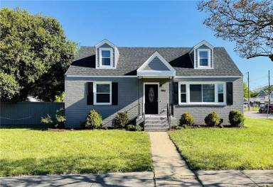 Main picture of 984 Wolcott Ave