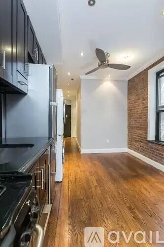 Main picture of 72 W 108th St