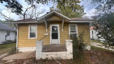 Main picture of 211 N Edwards Ave