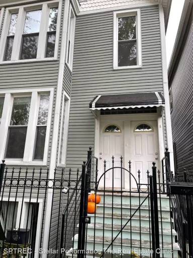 Main picture of 2619 W Cortland St