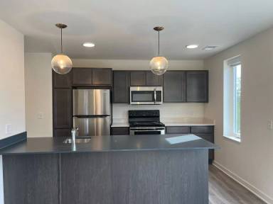 Main picture of 814 Main St