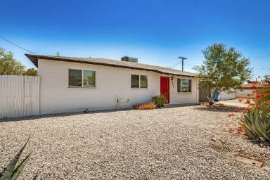 Main picture of 4911 E Culver St