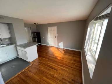 Main picture of 2519 Indianola Ave