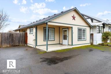 Main picture of 114 N Shasta Ave