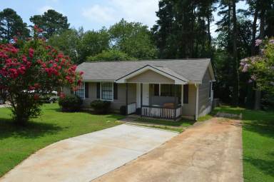 Main picture of 650 Old Corinth Rd