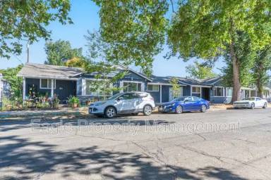 Main picture of 2427 33rd St