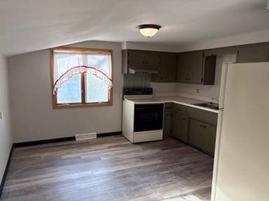 Main picture of 323 2nd Ave