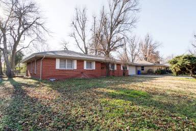 Main picture of 1512 Ann Arbor Dr