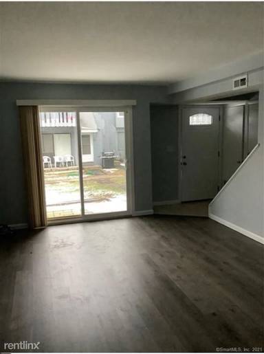 Main picture of 40 Daniel Dr