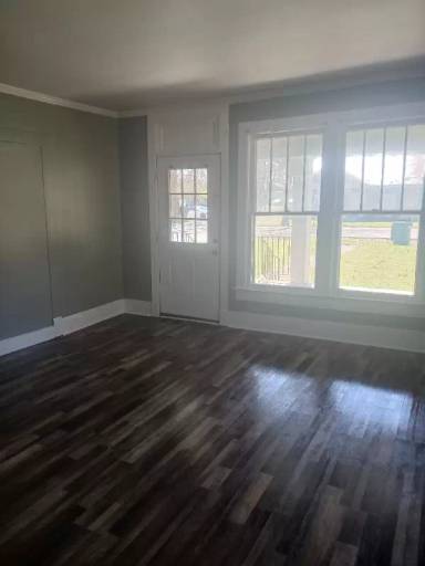 Main picture of 231 W Spring St