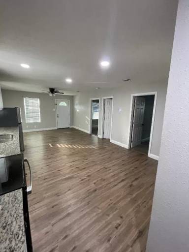 Main picture of 4704 Collins Ave