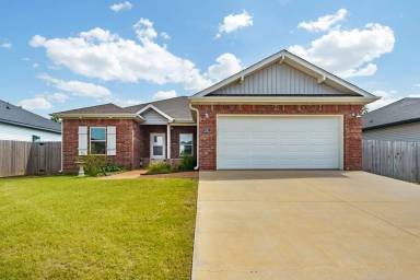 Main picture of 241 Williams Ct