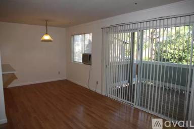 Main picture of 2902 Redwood Pkwy