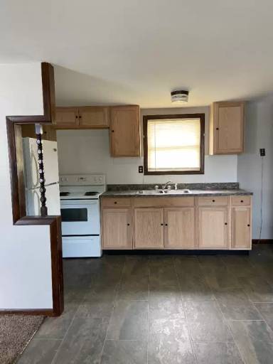 Main picture of 14 Oak St