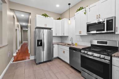 Main picture of 2137 Russell Blvd