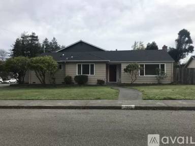Main picture of 2909 Dolbeer St