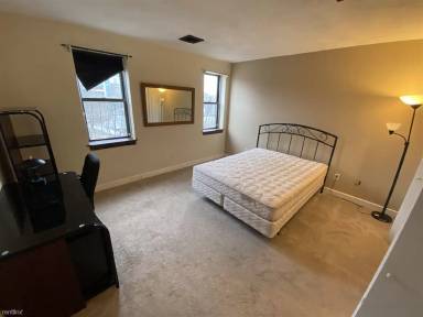 Main picture of 114 Riverway