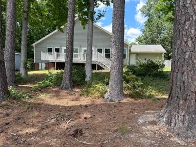 Main picture of 18 Chestnut Ridge Dr