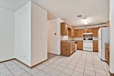 Main picture of 52 W Rainsong St