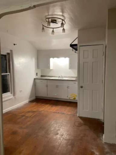 Main picture of 1026 E Portland St