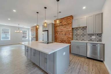 Main picture of 5551 Columbo St