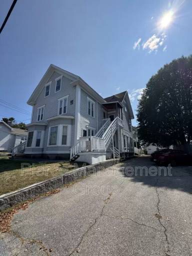 Main picture of 421 Hanover St