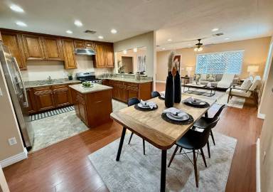 Main picture of 2318 E Flower St