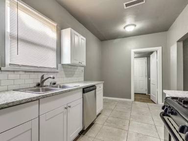 Main picture of 2301 NW 15th St