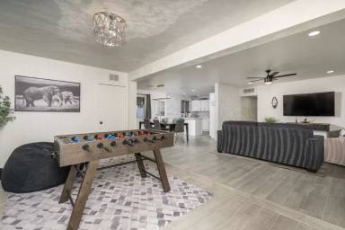 Main picture of 1047 W Elna Rae St